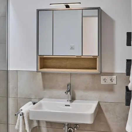 Apartment Barons Living