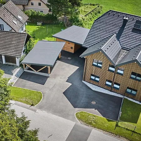 Apartment Barons Living *